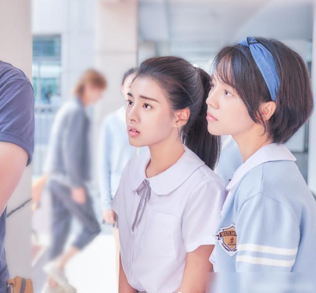 暖阳下的女孩们