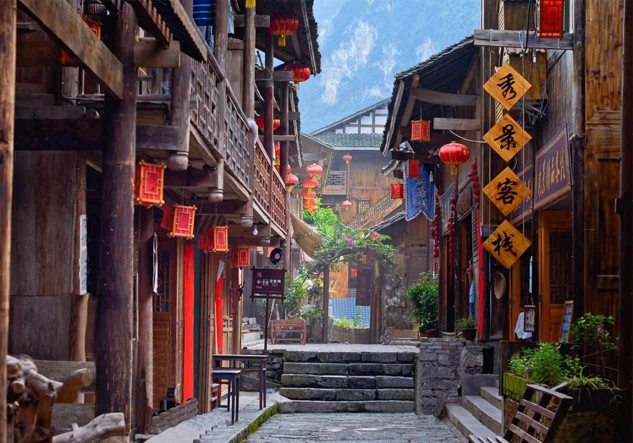 逃离废弃高校
